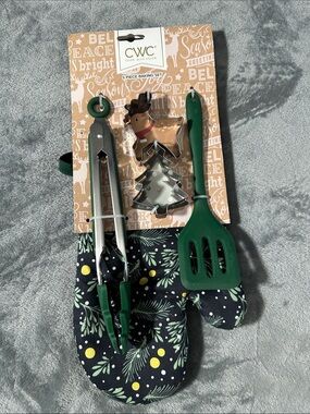 New CWC Green Holiday Baking Set with Tree & Reindeer Cookie Cutters